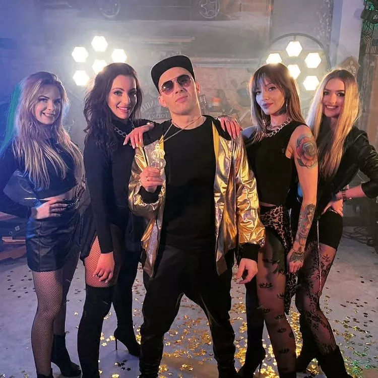 Szykuje się petarda muzyczna! Gwiazdor disco polo z akcentem amerykańskim?!